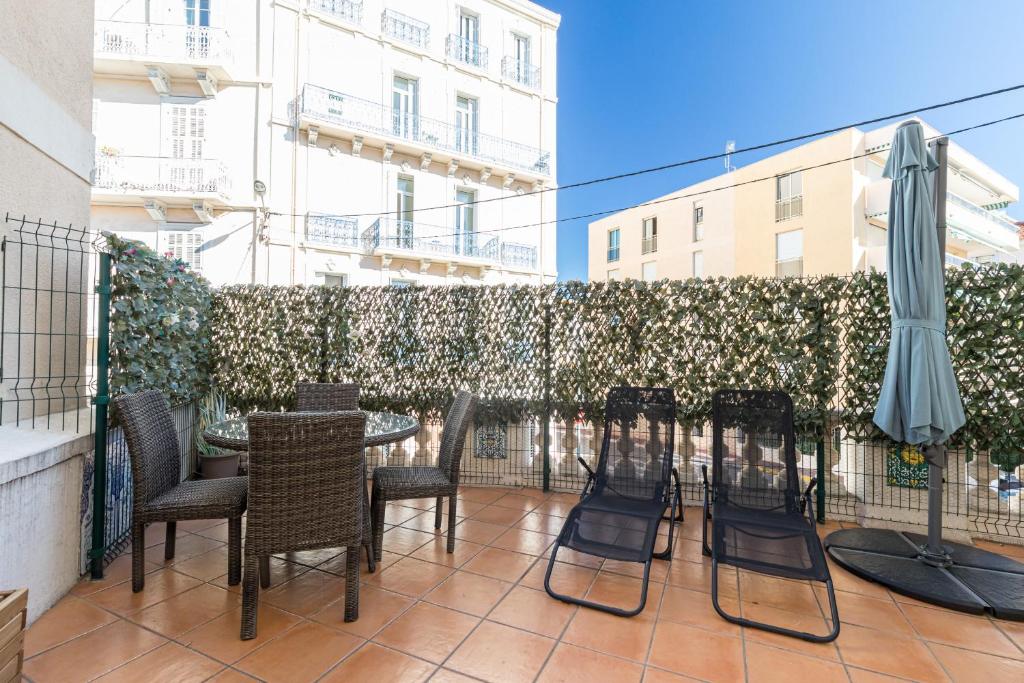 Bourgeois 3 bdrs & Large Terrace - 5mn from le Palaisdowtown 77 Avenue de Grasse, 06400 Cannes