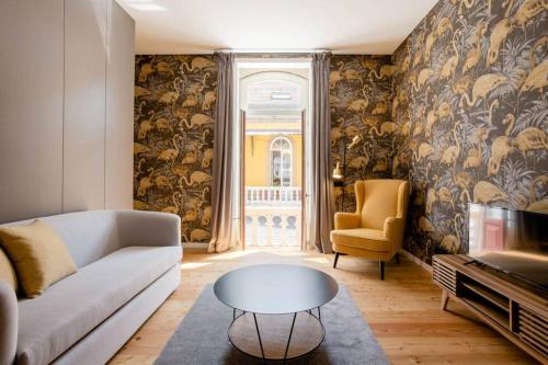 BOUTIQUE Rentals-Art & Charm II Apt w/ Terrace