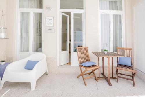 BOUTIQUE Rentals-Flores Terrace historical centre
