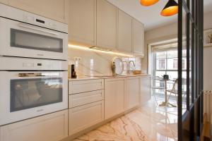 BOUTIQUE Rentals-Isabella Ribeira Apt great views