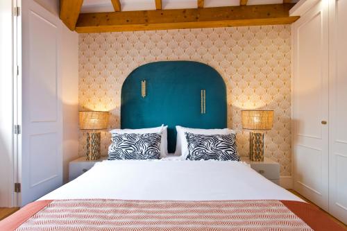 BOUTIQUE Rentals-THE ALMA Apt w/ balcony