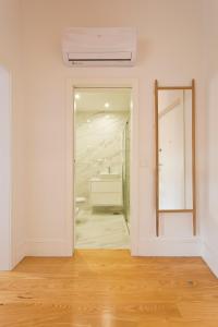BOUTIQUE Rentals-THE ALMA Apt w/ balcony