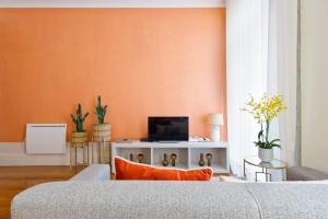 BOUTIQUE Rentals- Urban Garden Apt balcony&garden