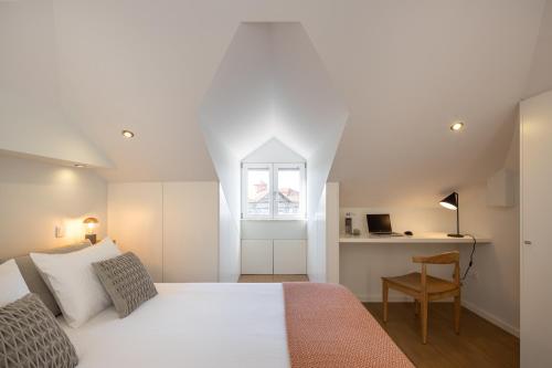 Box Market Square Apartment
