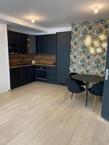 Brand new 1 bedroom flat with Parking- 5 min Paris Pte de Versailles