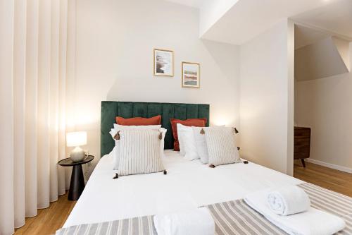 Brand New 4BR w/ 200yrs of history in Central Porto by LovelyStay