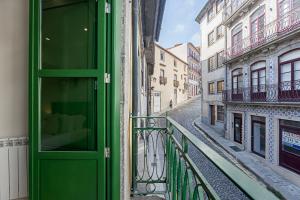 Brand New 4BR w/ 200yrs of history in Central Porto by LovelyStay