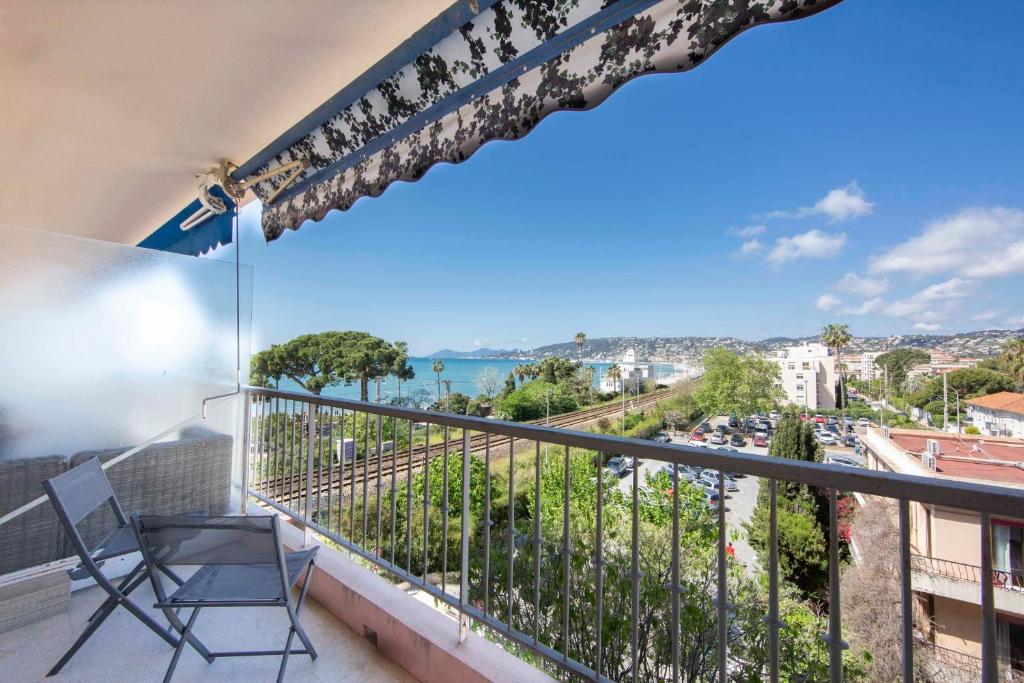 Appartement brand new one bedroom apartment with sea view terrace in the center 6 rue Sainte Marguerite Résidence Le Marguerite 06160 Juan-les-Pins