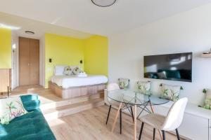 Brand new studio with sea view in the Deauville port - Welkeys
