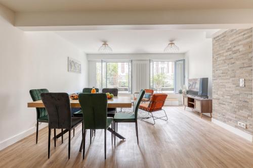Branded New 4 Bdrs Flat - Huge Terrace - Prime Loc