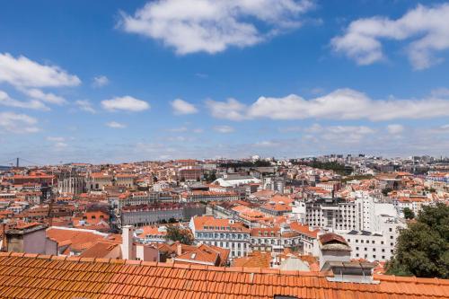 Breath-Taking River & City View Stunning 3 Bedrooms & 3 Bathrooms With AC Alfama Castle district 1st Floor Apartment