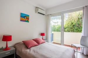 Breathtaking 2br with terrace close to beaches