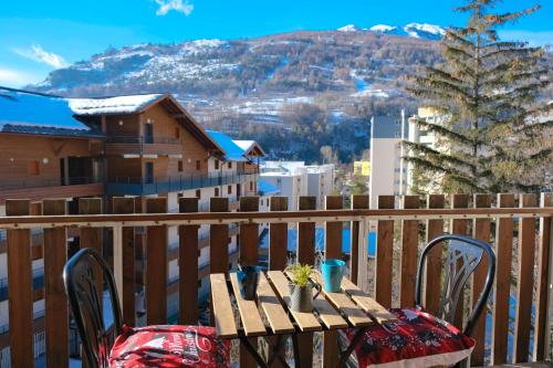 BRIANCON - SERRE CHEVALIER 1200 - Joli Appartement - Face aux Pistes en Centre Ville