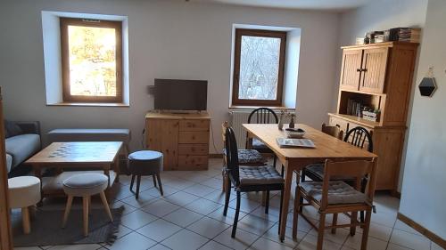 Briançon-Serre Chevalier - Apt 3 pièces - 4 à 6 couchages - Au calme-Jardin mis à dispo