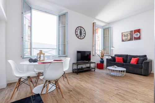 Bright 1 Bdr in the Old Town