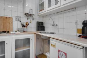Bright 1 Bedroom top floor apartment with terrace & river view