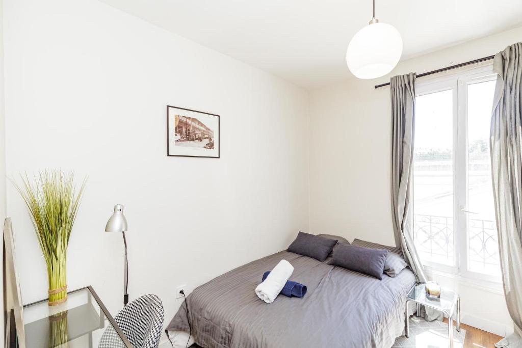 Bright 12m ideal for couple in Saint-Ouen 26 Rue Ernest Renan, 93400 Saint-Ouen