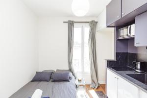 Appartement Bright 12m ideal for couple in Saint-Ouen 26 Rue Ernest Renan 93400 Saint-Ouen Île-de-France