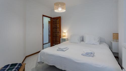 Bright 1BDR Apartment W/Balcony by LovelyStay