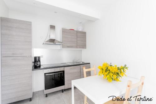 Bright 2 bedroom with AC - Dodo et Tartine