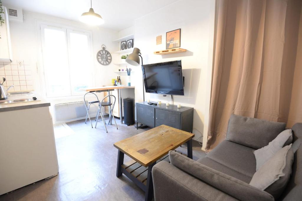 Appartement Bright 22 M Ideal For 2 Near Belleville 98 Rue Jean-Pierre Timbaud 75011 Paris