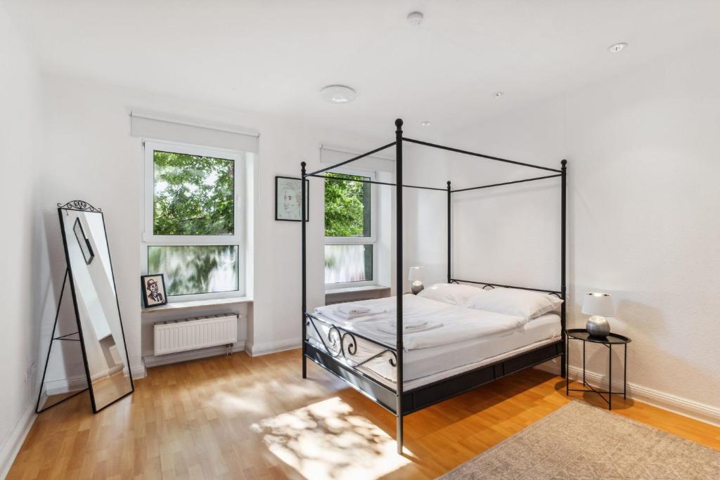 Bright 3-room apartment near Prenzlauer Berg 27A Langhansstraße, 13086 Berlin