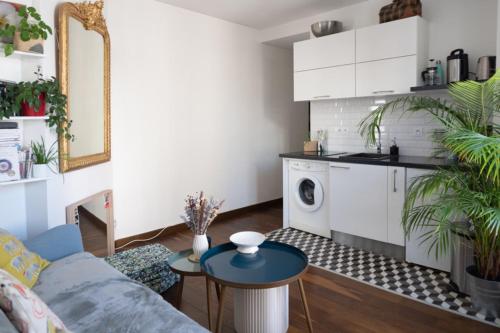 Bright 30 m ideal for couple in Paris 20th