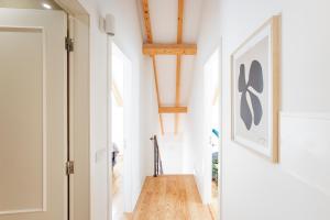 Bright 3BR Flat w/ AC in City Center by LovelyStay