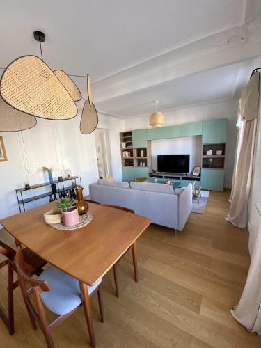 Bright 43m near Montmartre