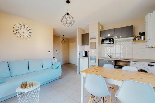 Bright 43m with balcony in Toulouse