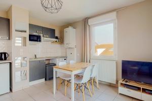 Bright 43m with balcony in Toulouse