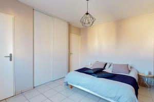 Bright 43m with balcony in Toulouse