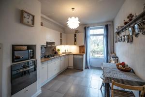 Bright airy spacious apartment