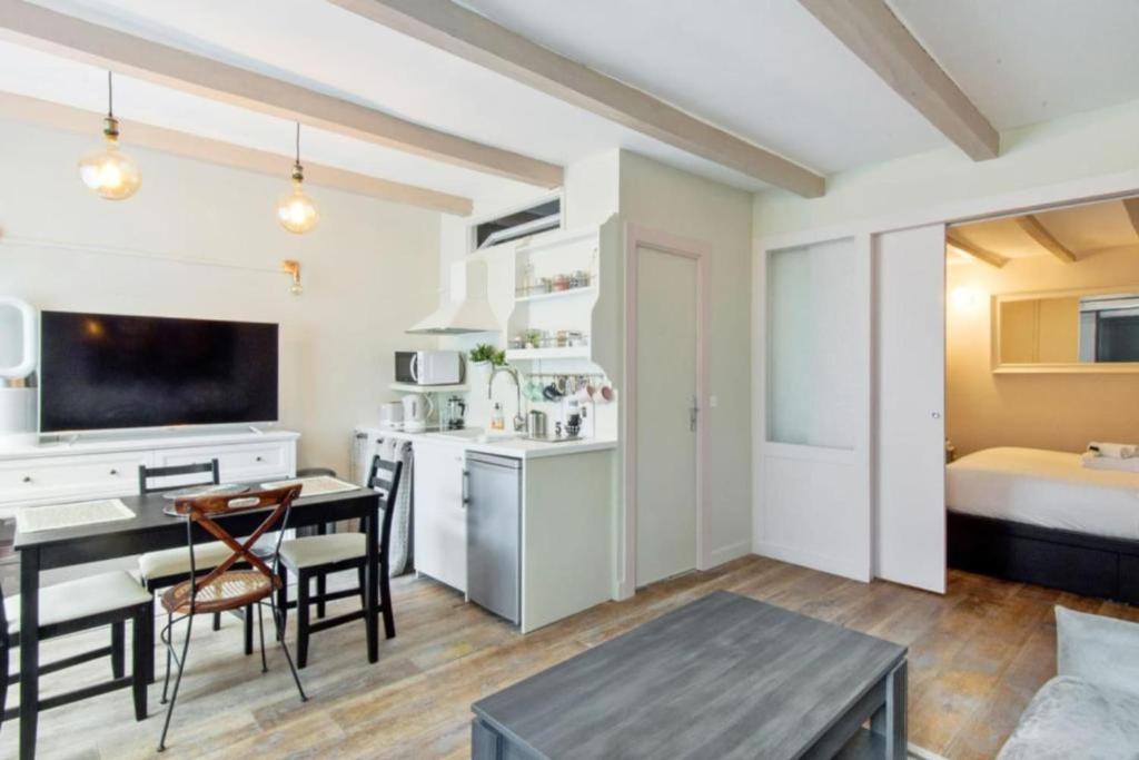 Appartement Bright and charming 4P1B apartment - Marais - Montorgueil 62 Rue du Vertbois 75003 Paris