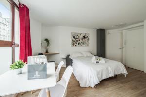 Bright and cosy flat at the heart of Paris in a trendy district - Welkeys