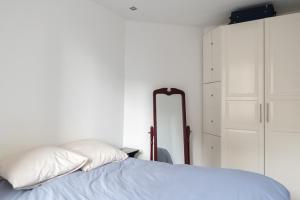 Bright and cozy apt in the heart of Belleville