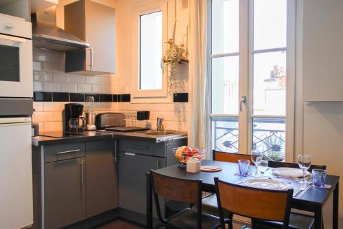 Bright and crossing apartment in Paris