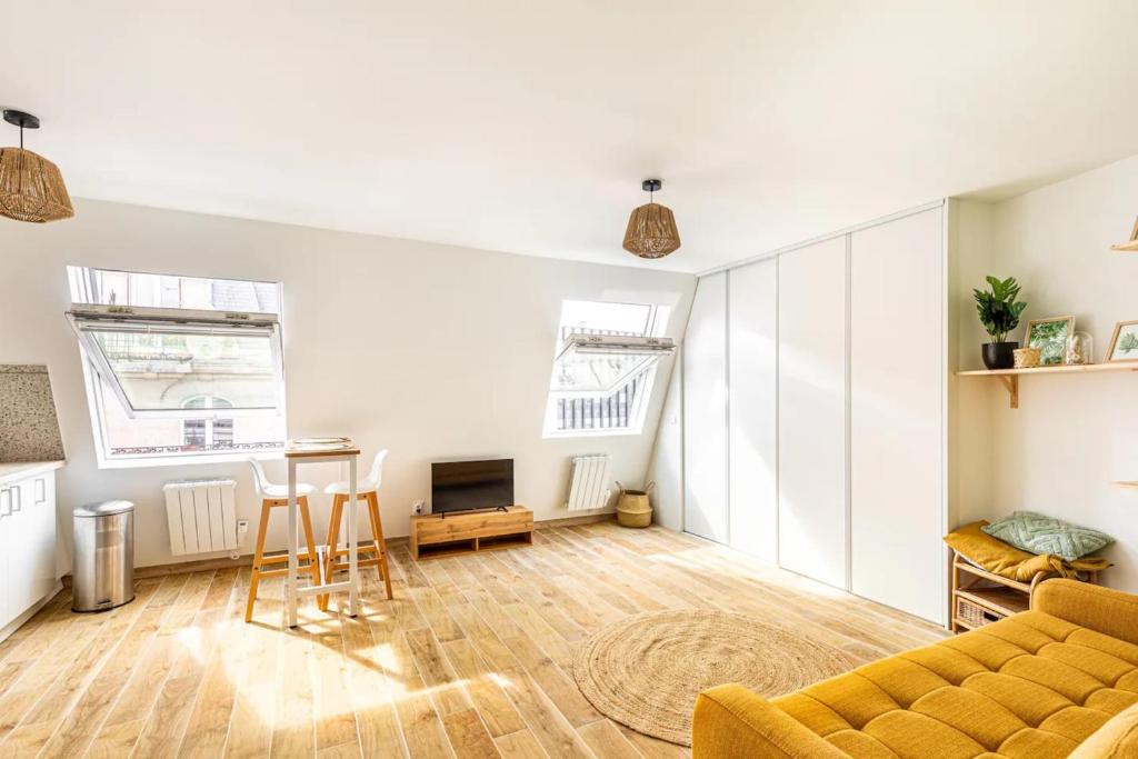 Bright and functional studio in the heart of Paris 111 Rue de Charenton, 75012 Paris