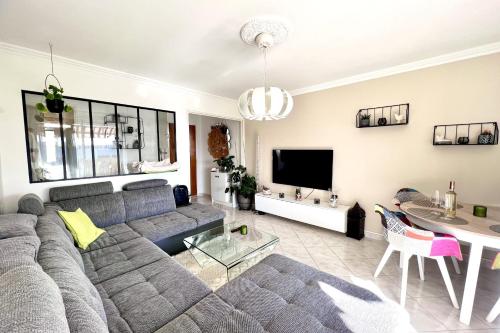 Bright and quiet nest with nice view in Fréjus