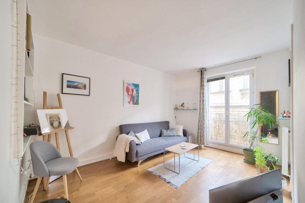 Bright apartment for 4 people in Batignolles 92 Rue la Condamine, 75017 Paris