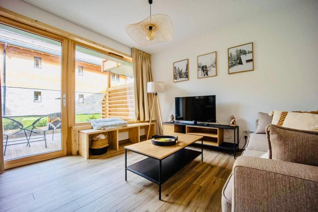 Bright apartment in the center of the village 587 Route de Grenoble, Résidence le Chalet, 05220 Le Monêtier-les-Bains