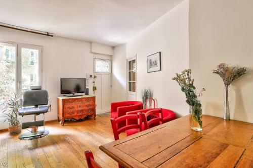 Bright apartment in the heart of Batignolles
