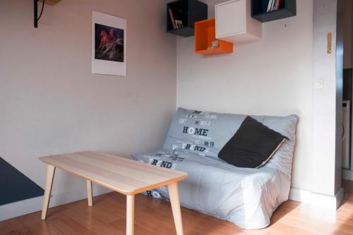 Bright apartment near the city center