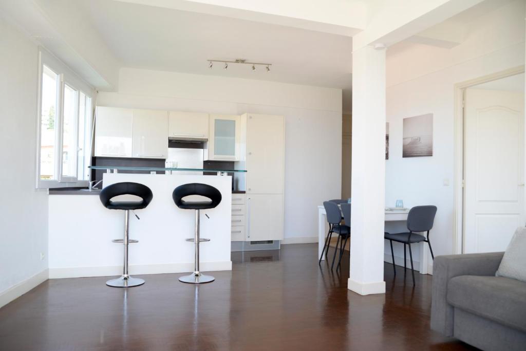 Appartement Bright Apartment with Sea View Building C, 4th floor 71 Avenue de la Lanterne 06200 Nice