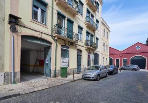 Bright Apt w Balcony, AC, Parking, By TimeCooler