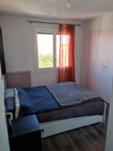 Bright apt with balcony near to the station