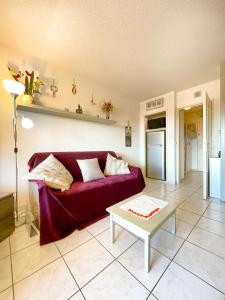 Bright apt with SWIMMING POOL and BALCONY