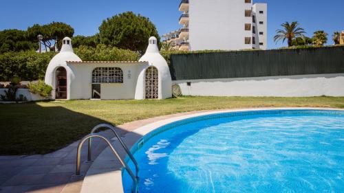 Bright & Charming 1BDR Apartment W/ Pool by LovelyStay