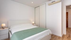 Bright & Charming 1BDR Apartment W/ Pool by LovelyStay