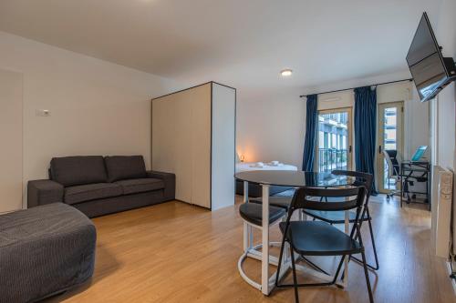 Bright & Comfy Flat in Lisbon by LovelyStay
